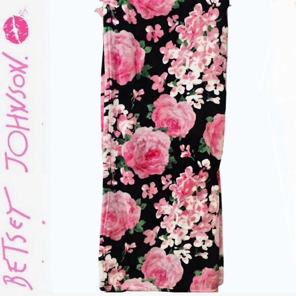 Betsey Johnson Floral Plush Throw Blanket - Picture 1 of 6